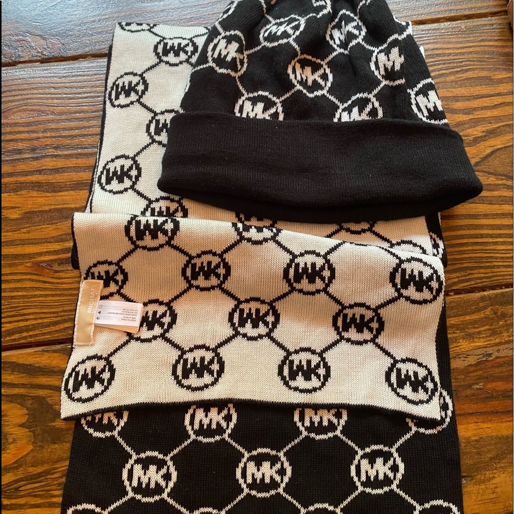 Womens Michael Kors Scarf and Hat